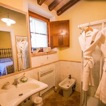With Private Pool Near Todi. Airco & Wi-fi *