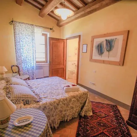 With Private Pool Near Todi. Airco & Wi-fi *
