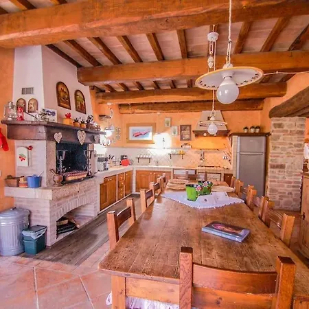 With Private Pool Near Todi. Airco & Wi-fi Βίλα